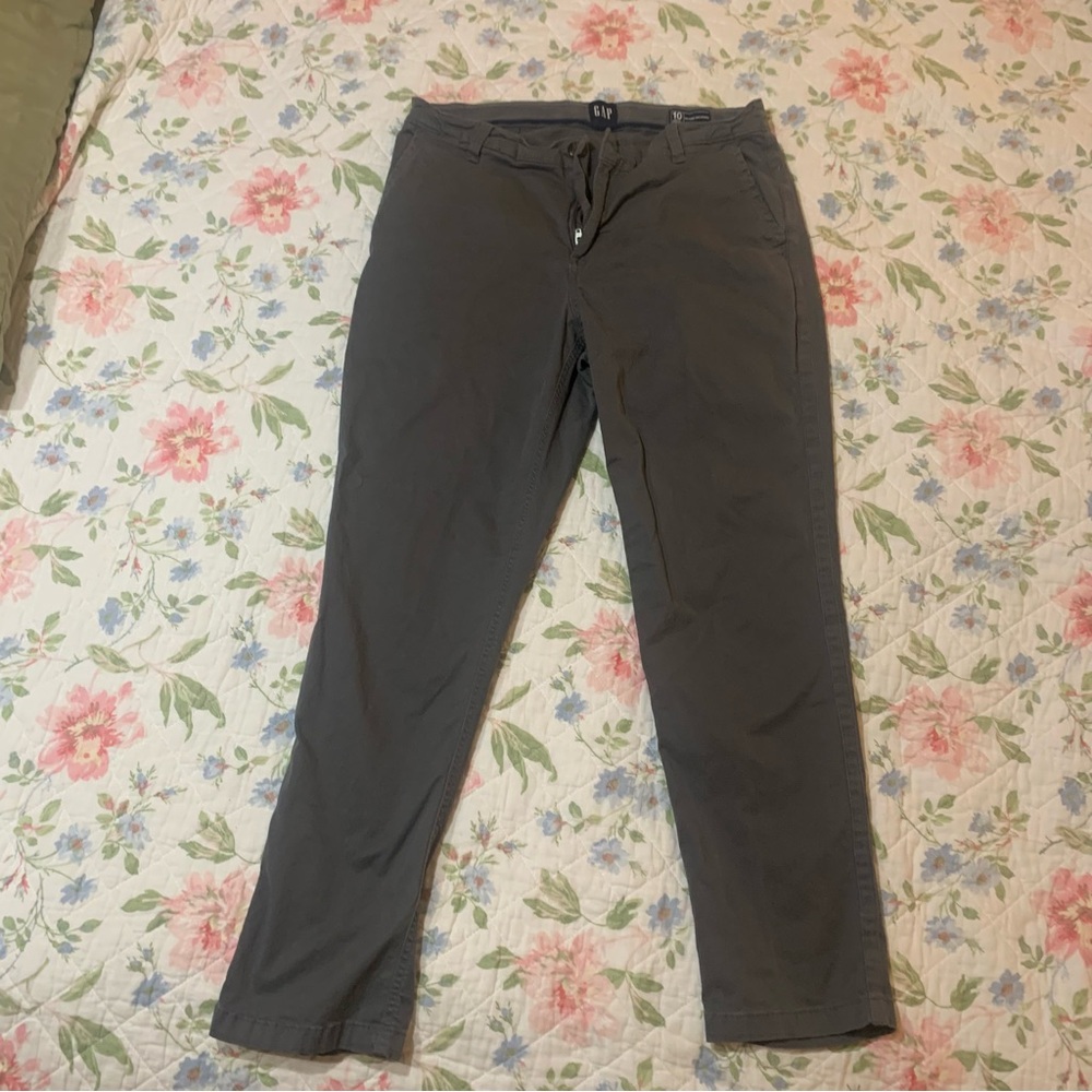 Gap Girlfriend Relaxed Chino. Size 10